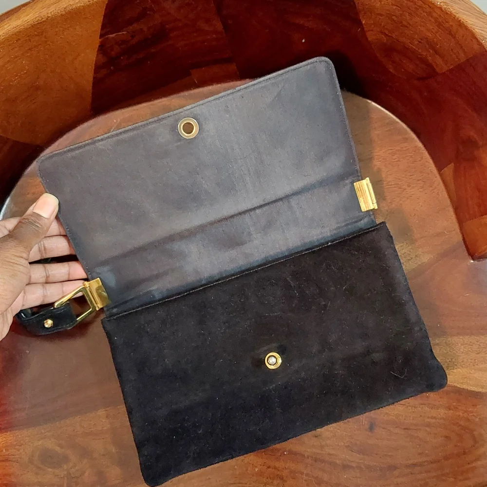 Vintage Black Shoulder Bag with Gold Chain Accent - Picture 7 of 11